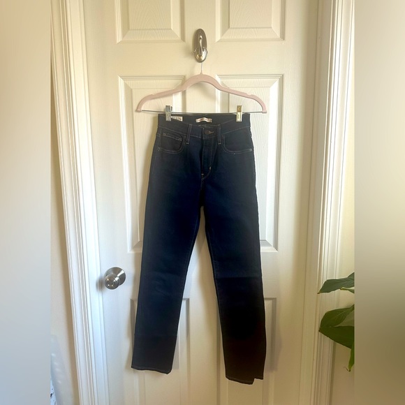 Levi's Denim - Ladies Levi 724 Straight jeans